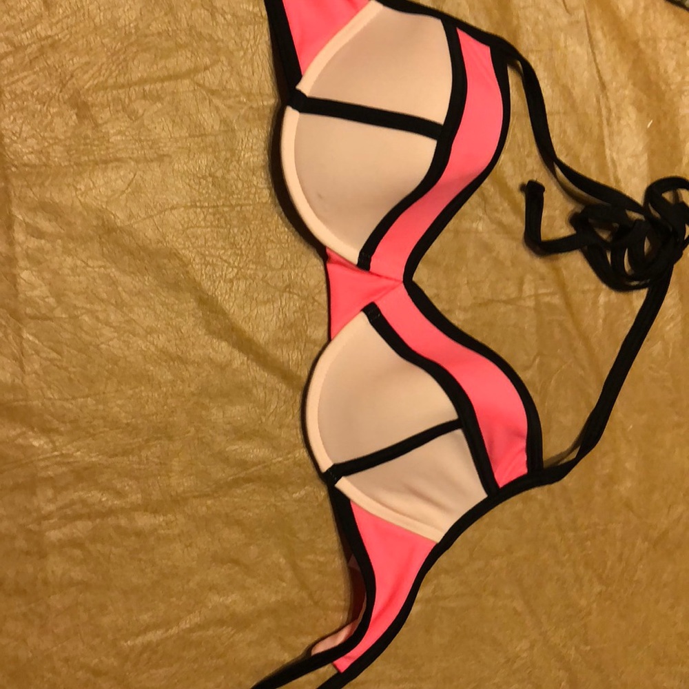 Light and dark pink bikini top